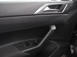 Volkswagen Polo Volkswagen Polo 1.0 TSI 110pk Highline Navigatie Apple Carplay/Android Auto Parkeersensoren Stoelverwarming Ledverlichting Getinte ramen Climate Control - afbeelding nr 13