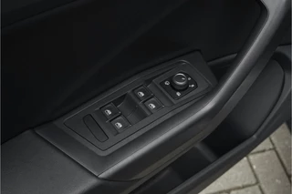 Volkswagen T-Roc Volkswagen T-Roc Cabrio 1.5 TSI R-Line ACC CarPlay Virtual Cockpit 18