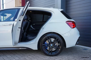 BMW 1 Serie BMW 1-serie M140i LCI2 | Schuifdak | Navi Pro | 719M | M Sport onderstel | Zaero diffuser | Alpinweiss - afbeelding nr 12