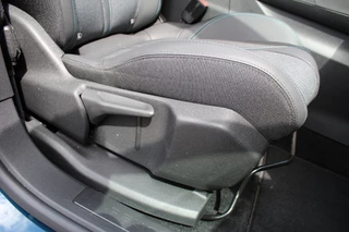 Peugeot 3008 Peugeot 3008 1.6 HYbrid 225 Allure | Navigatie | Led | Bluetooth | Camera | All-Season - afbeelding nr 41
