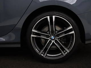 BMW 2 Serie BMW 2-serie Gran Coupé 218i M Sport | Stoelverwarming | Adaptive cruise |  Carplay | Trekhaak | Sportstoelen | DAB | Half leder | Live Cockpit | Climate control - afbeelding nr 37