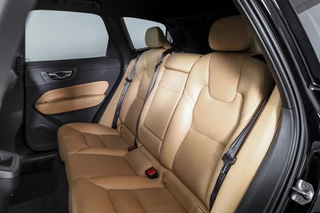 Volvo XC60 Volvo XC60 2.0 T4 Inscription 190 PK - Automaat | Dig. Cockpit | Elek. Trekhaak | Adapt. Cruise | Memory | Stoel-+Stuurverw. | PDC | Camera | NAV | ECC | Elek. Klep | LM 19