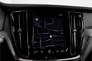 Volvo S60 Volvo S60 2.0 T5 250 PK Intro Edition - Automaat | Dig. Cockpit | Adapt. Cruise | Leder | Elek. bestuurderstoel met geheugen | Stoelverw. | PDC | Camera | NAV + App. Connect | ECC | DAB | Elek. Trekhaak | LM 19