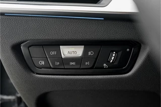 BMW 3 Serie BMW 3 Serie 318i M-Sport Shadow Individual Schuifdak HiFi 19