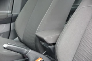 Volkswagen Polo Volkswagen Polo 1.0 TSI 95 PK Comfortline , Trekhaak , Stoelverwarming , Navigatie , Parkeersensoren , Climate control , 17