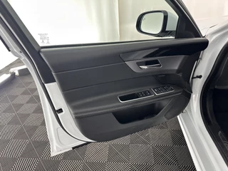 Jaguar XF Jaguar XF 2.0d Portfolio Aut. *FULL-LEATHER | XENON | NAVI-FULLMAP | COMFORT-SEATS | CAMERA | AMBIENT-LIGHT | ECC | PDC | CRUISE | 17''ALU* - afbeelding nr 23