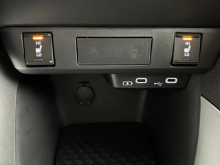 Toyota Yaris Toyota Yaris 1.5 Hybrid 115 Business | Parkeersensoren voor + achter | Stuurverwarming | Stoelverwarming - afbeelding nr 28