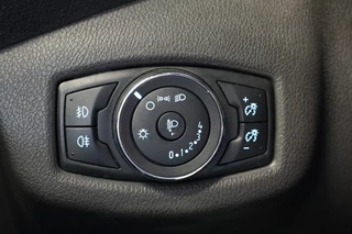 Ford Transit Connect Ford Transit Connect 1.5 TDCI L2 | 3-Zitter | Camera | Navigatie | CarPlay | Cruise control | Trekhaak | Airco | Sortimo | NAP Logisch | Dealer onderhouden | Nieuwe APK - afbeelding nr 21