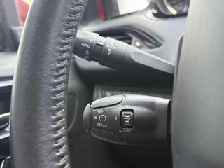 Peugeot 208 Peugeot 208 1.2 PureTech Signature Navi,Airco,Cruise,PDC,Trekhaak,Carplay,Elek ramen,N.A.P,Nieuwe APK bij Aflevering - afbeelding nr 21