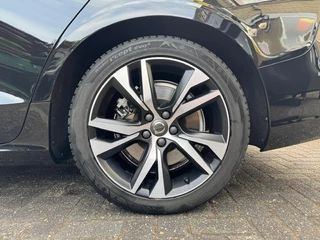 Volvo V60 Volvo V60 2.0 T6 Recharge AWD R-Design R-Design/Airco/Lichtmetalen velgen/Stoelverw. - afbeelding nr 42
