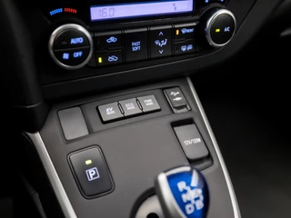 Toyota Auris Automaat (NAVIGATIE, CLIMATE, CAMERA, GETINT GLAS, XENON, SPORTSTOELEN, CRUISE, NIEUWE APK, BLUETOOTH, NIEUWSTAAT) - afbeelding nr 10