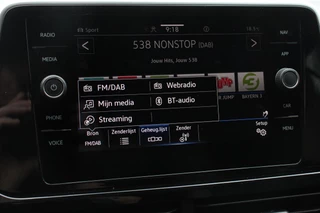 Volkswagen T-Roc Volkswagen T-Roc Cabrio 1.5 TSI 150pk DSG R-Line | Navigatie | Apple Carpaly/Android Auto | Parkeersensoren | Camera | Adaptive Cruise Control | Stoelverwarming | Climate Control - afbeelding nr 24