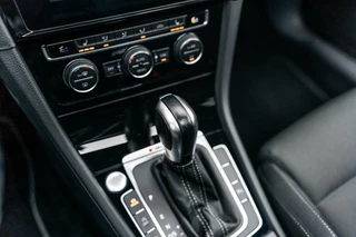 Volkswagen Golf Volkswagen Golf 2.0 TSI 4Motion R Pano Camera ACC - afbeelding nr 41