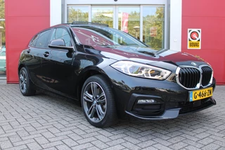 BMW 1 Serie BMW 1-serie 118i 140PK AUTOMAAT EXECUTIVE EDITION | PANORAMISCH SCHUIF/KANTELKDAK | AFNEEMBARE TREKHAAK | DRAADLOZE TELEFOONLADER | DRAADLOZE APPLE CARPLAY/ANDROID AUTO | NAVIGATIE | ACHTERUITRIJ CAMERA | PARKEERSENSOREN VOOR EN ACHTER | CRUISE CONTROL | FULL LED KOPLAMPEN | CLIMATE CONTROL | ALL SEASON BANDEN | 17