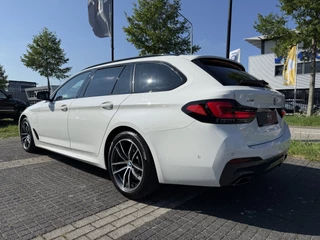 BMW 5 Serie PANO/HEAD-UP/ADAPTIVE-CHASSIS/ALCANTARA/CAMERA/LIVE-COCKPIT PRO/DAB/STANDKACHEL/SHADOW-LINE/18