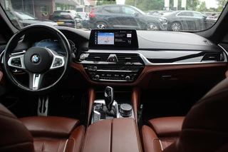 BMW 5 Serie BMW 5 Serie 530e iPerformance High Executive / Schuifdak / 360Camera / Head-up / 20'' / Volleder / Harman Kardon / Keyless / Navigatie / Stoelventilatie / Stuurverwarming / Dodehoek / ACC - afbeelding nr 2