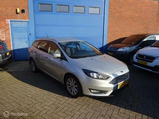 Ford Focus - 498177372-0