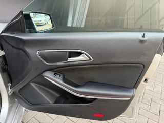 Mercedes-Benz CLA Mercedes-Benz CLA-klasse Shooting Brake 200 OrangeArt Edition|Panorama|Amg-Line|Dodehoekdetector - afbeelding nr 17