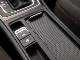 Volkswagen Golf Volkswagen Golf 1.0 TSI Luxury Automaat (APPLE CARPLAY, GROOT NAVI, CLIMATE, STOELVERWARMING, SPORTSTOELEN, ADAPTIVE CRUISE, LM VELGEN, GETINT GLAS, PARKEERSENSOREN, NIEUWE APK, NIEUWSTAAT) - afbeelding nr 23