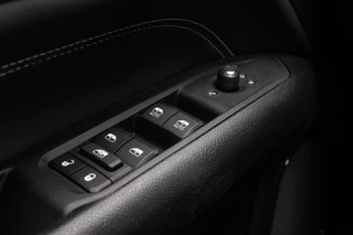 Jeep Compass Jeep Compass 4xe 240 Plug-in Hybrid Electric S - All-in rijklrprs | Navi | Stoelvent. | Camera - afbeelding nr 40