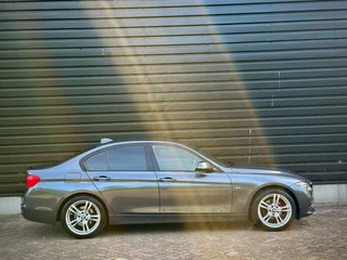 BMW 3 Serie BMW 3 Serie 320i AUT|SPORTLEER|CAMERA|CARPLAY|HiFi - afbeelding nr 16