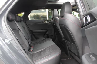 Kia ProCeed Kia ProCeed 1.6 T-GDI GT / Panoramadak / Camera / Leder&Alcantara / 18'' / Keyless / JBL / DAB / Sideskirts / Stuurverwarming / Stoelverwarming / DAB / Dodehoek / ACC - afbeelding nr 12