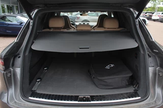 Porsche Cayenne Porsche Cayenne 3.0 E-Hybrid Platinum Edition / Trekhaak / Panoramadak / 360Camera / 22'' / Matrix LED / Luchtvering / Sportdesign / Sportchrono / Keyless / Stoelventilatie / Stuurverwarming / Dodehoek / DAB / ACC - afbeelding nr 16