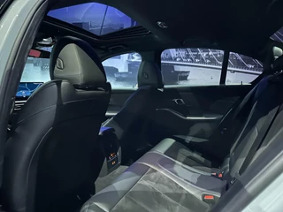 BMW 3 Serie BMW 3-serie 318i M Sport Edition *Schuifdak*Shadow Line*Camera*Laser* - afbeelding nr 23