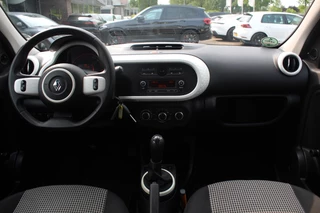 Renault Twingo Renault Twingo 1.0 SCe Authentique / Trekhaak / Radio / Airco / Stuurbekrachtiging / Nette auto! - afbeelding nr 2