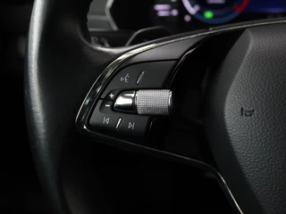 Škoda Octavia Skoda Octavia Combi 1.0 e-TSI Business Edition Plus | Apple Carplay | Cruise Control Adaptief | Navi | Sfeerverlichting |  Dodehoek Detectie | Stoelverwarming - afbeelding nr 16
