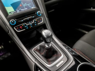 Ford Mondeo Ford Mondeo Wagon 1.5 ST Line 161Pk (APPLE CARPLAY, GROOT NAVI, STOELVERWARMING, GETINT GLAS, SPORTSTOELEN, TREKHAAK, PARKEERSENSOREN, NIEUWE APK, NIEUWSTAAT) - afbeelding nr 11