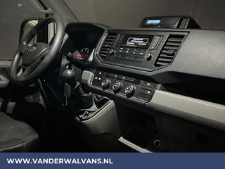 Volkswagen Crafter Volkswagen Crafter 2.0 TDI 141pk L4H3 L3H2 Euro6 ** Airco | 3000kg trekhaak | Cruisecontrol | Parkeersensoren Bijrijdersbank - afbeelding nr 13