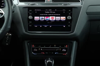 Volkswagen Tiguan Volkswagen Tiguan 1.5 TSI / 2x R-Line / Black Style / Virtual Cockpit / Camera / Matrix LED / Trekhaak / 19
