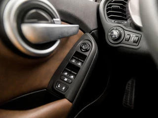 Fiat 500X Fiat 500X 1.4 Turbo MultiAir Lounge 141Pk Automaat (NAVIGATIE, LEDER, CLIMATE, CRUISE, KEYLESS, PARKEERSENSOREN, SPORTSTOELEN, GETINT GLAS, LM VELGEN, NIEUWSTAAT) - afbeelding nr 24
