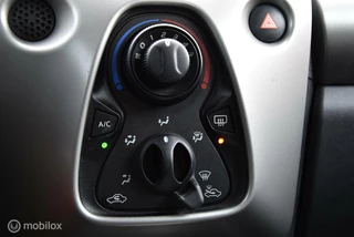Toyota Aygo Toyota Aygo 1.0 VVT-i x-play | Camera | Airco| - afbeelding nr 24