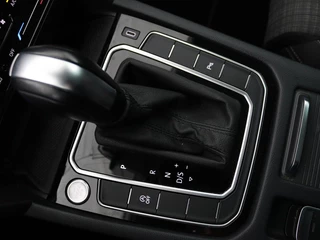 Volkswagen Passat Volkswagen Passat 2.0 TDI Comfort Business | Stoelverwarming |  Camera | Adaptive cruise | Carplay | Massage | Navigatie | Full LED | Parkeerhulp - afbeelding nr 18