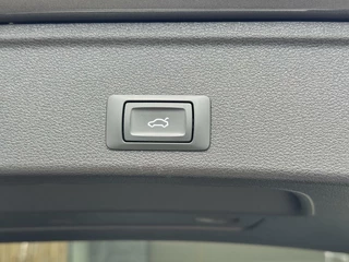 Audi A4 Audi A4 Avant 35 TFSI S edition Automaat | Panoramadak | LED | Sportstoelen | Stoelverwarming | Extra getint glas | 20 inch lichtmetalen velgen | Apple CarPlay | Climate control | Parkeersensoren voor en achter - afbeelding nr 44