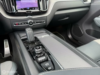 Volvo XC60 Volvo XC60 2.0 B4 R-design 190PK Pano.dak/H&K/Trekhaak/LED/ACC/Lane - afbeelding nr 16