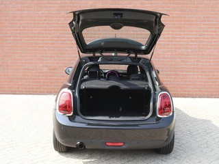MINI One Mini Mini 1.5 One Automaat Business Edition | Navigatie | PDC | Cruise Control | Airco | 17