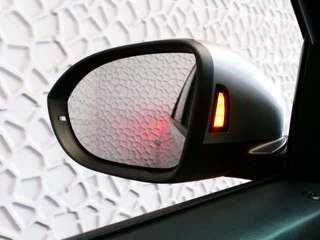 Volkswagen T-Roc Volkswagen T-Roc 1.5 TSI 150PK R-LINE EVO IQ LIGHT ALCANTARA ELEK.KLEP CARPLAY STOEL/STUUR VERW. 18