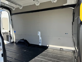 Ford E-Transit Ford E-Transit 350 L2H3 Trend 68 kWh Zuid | 184pk | Pro Power on board | Navigatie | Hoog Dak | Adaptieve Cruise | Digitale binnenspiegel | Keyless entry | Laadruimte bescherming | All season banden | Reservewiel | Perimetrisch alarm - afbeelding nr 8