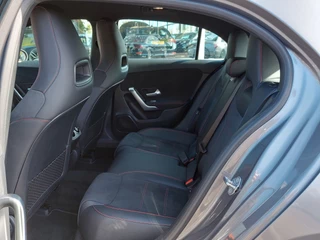 Mercedes-Benz A-Klasse 180 136pk Automaat Business Solution AMG | Origineel NL | Navi | Apple Carplay+Android Auto | Clima | Cruise | Led Koplampen | Pdc V+A+Assist+Camera | Stoelverwarming | 18''lm - afbeelding nr 10