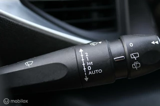 Peugeot 308 Peugeot 308 SW 1.2 PureTech Blue Lease Premium 130 PK, Pano, Stoel verwarming, Pdc voor/achter + camera, Leder, App connect, Cruise, Donkerglas, Massage stoelen. - afbeelding nr 31