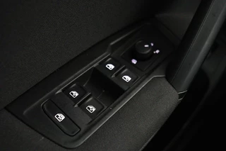Volkswagen Tiguan Volkswagen Tiguan 1.4 TSI eHybrid Life | Stoel & stuurverwarming |  Carplay | Adaptive cruise | Full LED | Navigatie | Parkeerhulp | Active Info Display - afbeelding nr 28