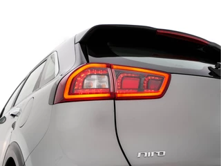 Kia Niro Kia Niro 1.6 GDi Hybrid ExecutiveLine Aut. *LEATHER-FABRIC | NAVI-FULLMAP | KEYLESS | CAMERA | COMFORT-SEATS | DIGI-COCKPIT | LANE-ASSIST | ECC | CARPLAY | PDC | 16''ALU* - afbeelding nr 27