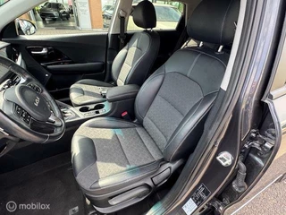 Kia Niro Kia Niro 1.6 GDi PHEV DynamicLine  / Plug-inn Hybride / volledig elektrisch rijden 65 km hierna Hybride aandrijving , Navi / Camera achter / Parkeerhulp rondom / Stoel & stuur verwarming /  fab garantie 7 jaar / 150.000km - afbeelding nr 20