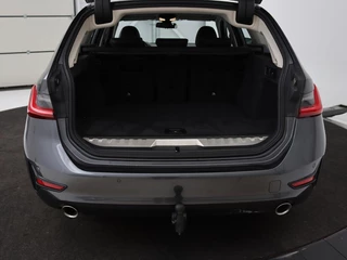 BMW 3 Serie BMW 3-serie 330e eDrive Edition | Trekhaak | Leder |  Stoelverwarming | Carplay | Live Cockpit | Full LED | DAB | Climate control | Parkeerhulp - afbeelding nr 10