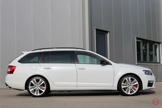Škoda Octavia Skoda Octavia Combi 2.0 TSI RS DSG 220 PK / 1e eig / Stoelverwarming / Cruise / Xenon - afbeelding nr 44