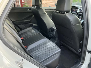 Volkswagen T-Roc Volkswagen T-Roc DSG 3 X R-LINE1.5 TSI Business  Panoramadak Beats Audio Q Licht Matrix 19 Inch Camera Black Style Afn Trekhaak Keyles Two Tone Stuur + Stoel verwarming  Dynamisch Knipperlicht Side Assist - afbeelding nr 46