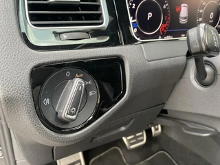 Volkswagen Golf Volkswagen Golf 7.5 2.0 TSI R 4Motion 310PK|Akra|Pano|Leer - afbeelding nr 10